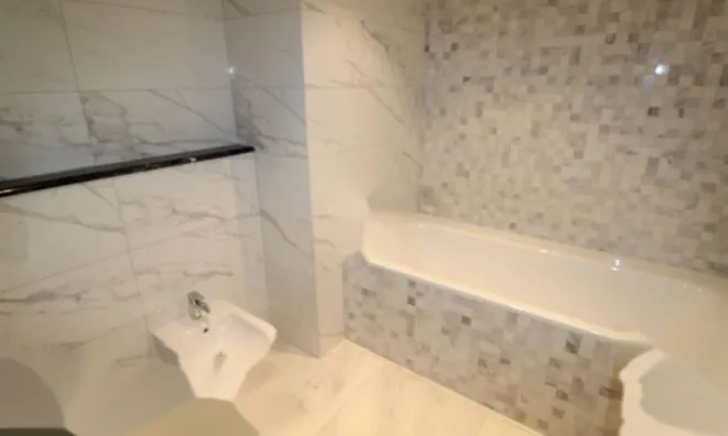 Недвижимость Двухкомнатная квартира в центре: 11