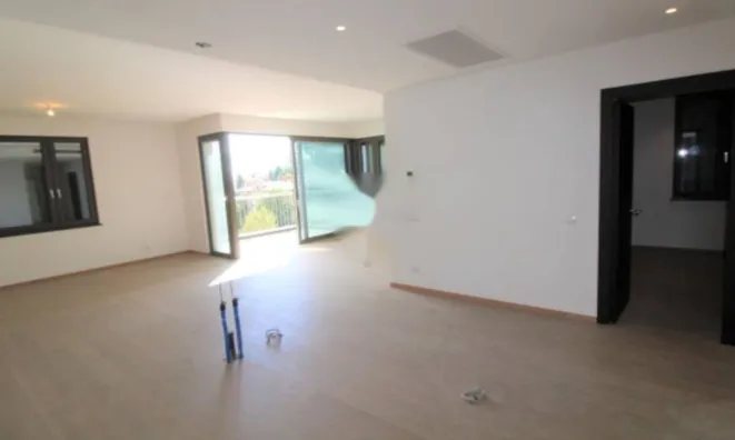 Недвижимость Трёхкомнатная квартира в центре: 1