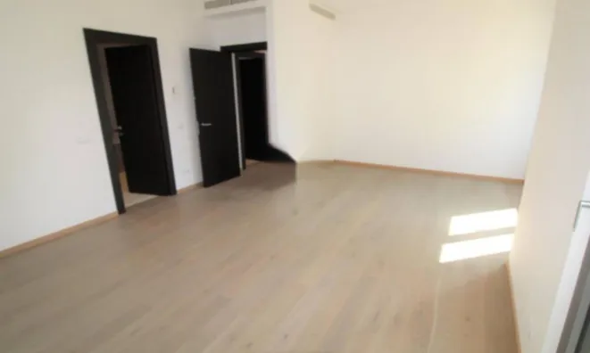 Недвижимость Трёхкомнатная квартира в центре: 6