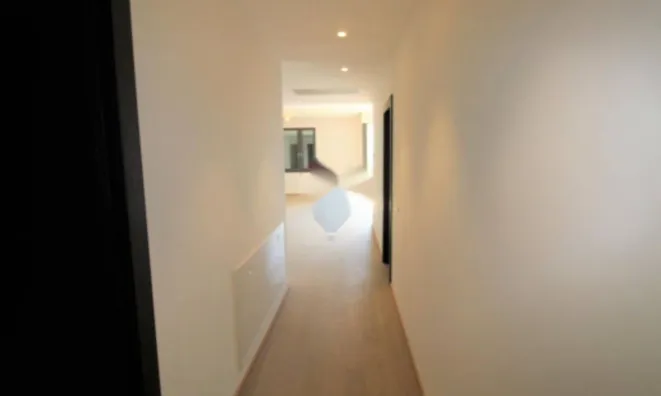 Недвижимость Трёхкомнатная квартира в центре: 11