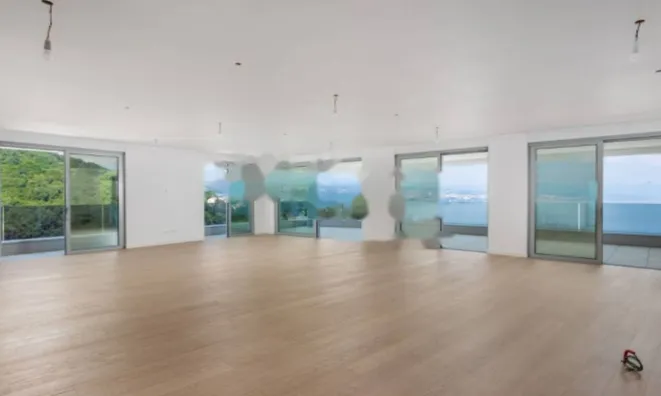 Недвижимость Трехкомнатная квартира в центре: 4