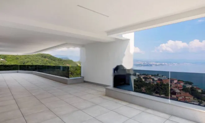 Недвижимость Трехкомнатная квартира в центре: 5