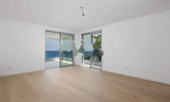 Недвижимость Трехкомнатная квартира в центре: 12