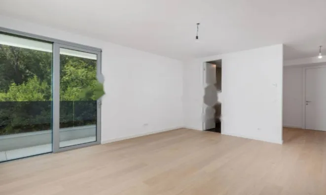 Недвижимость Трехкомнатная квартира в центре: 13