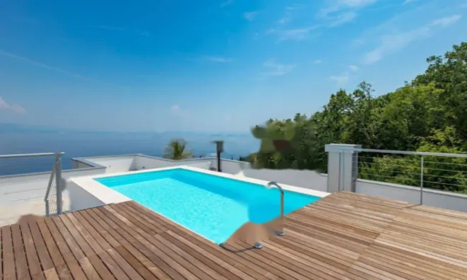 Недвижимость Трехкомнатная квартира в центре: 24