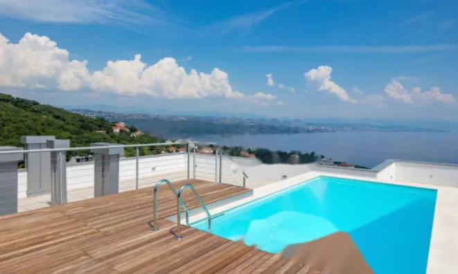 Недвижимость Трехкомнатная квартира в центре: 25