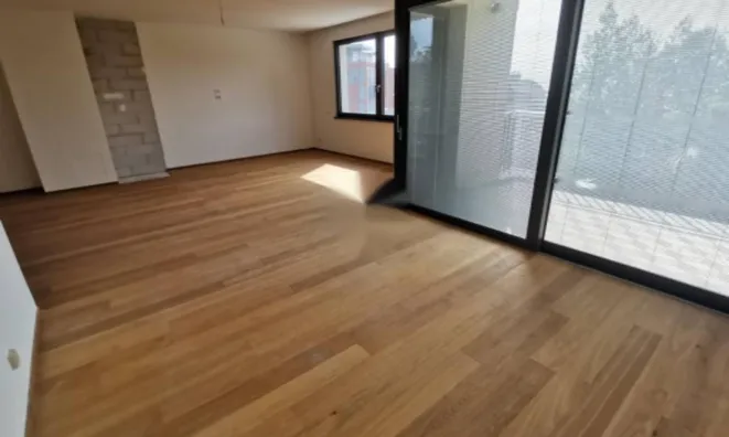 Недвижимость Трехкомнатная квартира в центре: 3