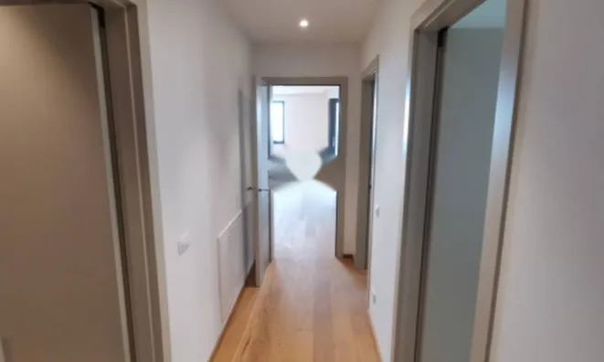 Недвижимость Трехкомнатная квартира в центре: 4