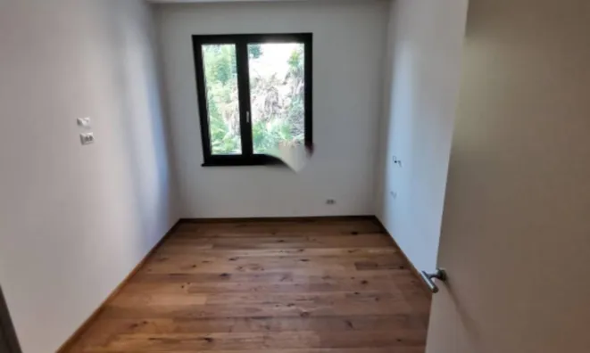 Недвижимость Трехкомнатная квартира в центре: 5