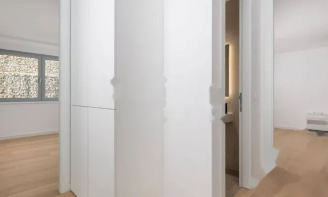 Недвижимость Двухкомнатная квартира в центре: 11