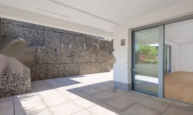 Недвижимость Двухкомнатная квартира в центре: 25