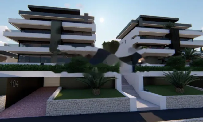 Недвижимость Трехкомнатная квартира в центре: 1