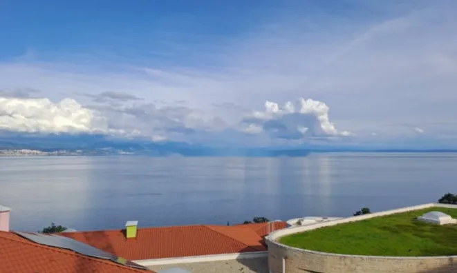 Недвижимость Трехкомнатная квартира в центре: 4