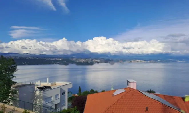 Недвижимость Трехкомнатная квартира в центре: 8