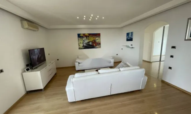 Недвижимость Трехкомнатная квартира в Опатии: 1