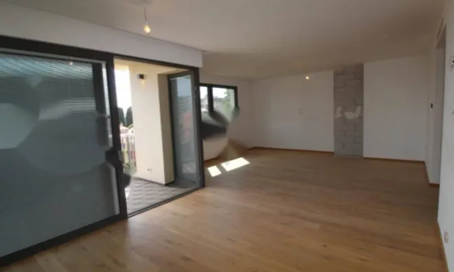 Недвижимость Двухкомнатная квартира в центре: 3