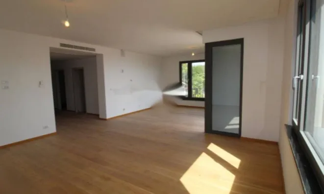 Недвижимость Двухкомнатная квартира в центре: 4