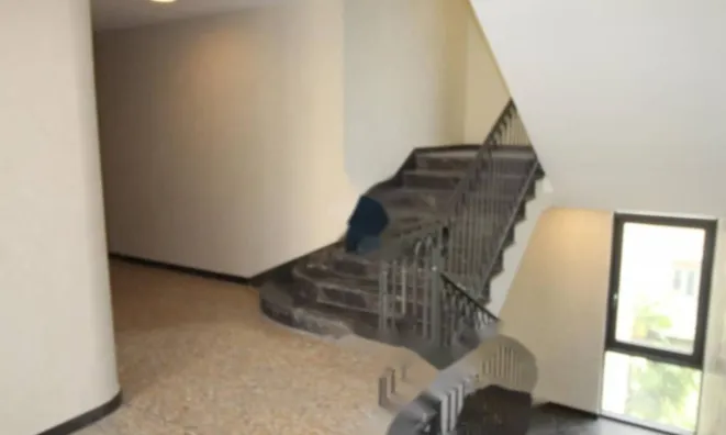 Недвижимость Двухкомнатная квартира в центре: 16