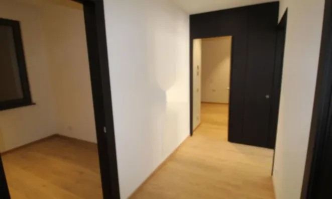 Недвижимость Двухкомнатная квартира в центре: 3