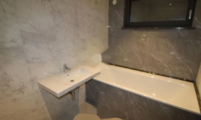 Недвижимость Двухкомнатная квартира в центре: 8