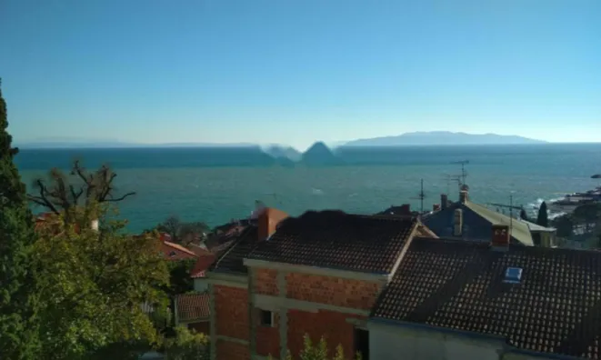 Недвижимость Трехкомнатная квартира Центр: 2