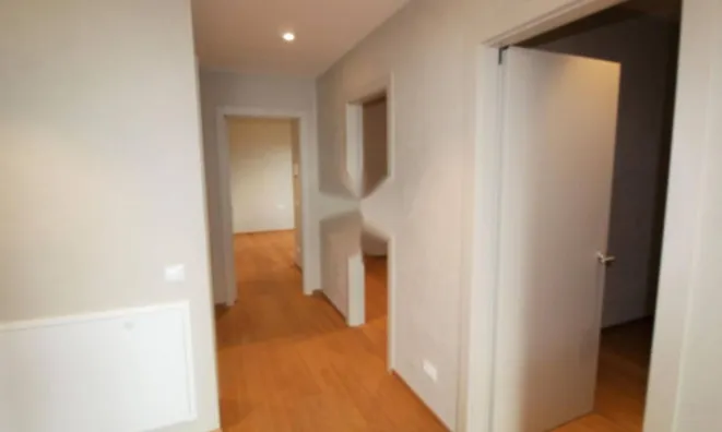 Недвижимость Трёхкомнатная квартира, Центр: 8