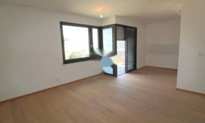 Недвижимость Двухкомнатная квартира в центре: 3