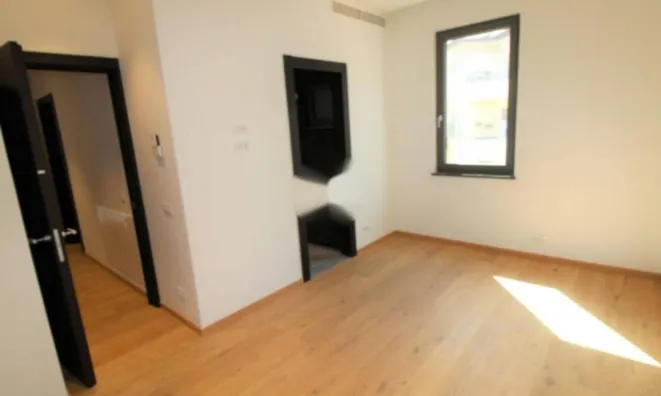 Недвижимость Двухкомнатная квартира в центре: 4