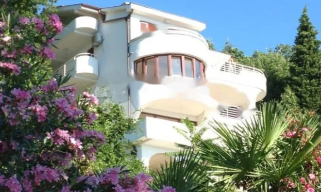 Недвижимость Трёхкомнатная квартира в центре: 4