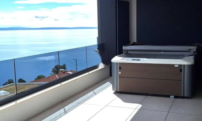 Недвижимость Трёхкомнатная квартира в центре: 1