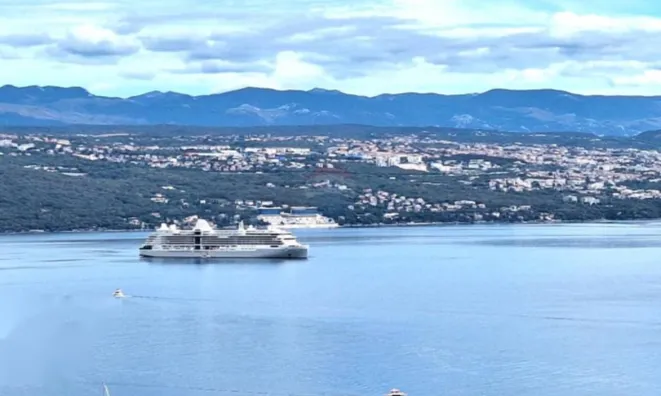 Недвижимость Трёхкомнатная квартира в центре: 5