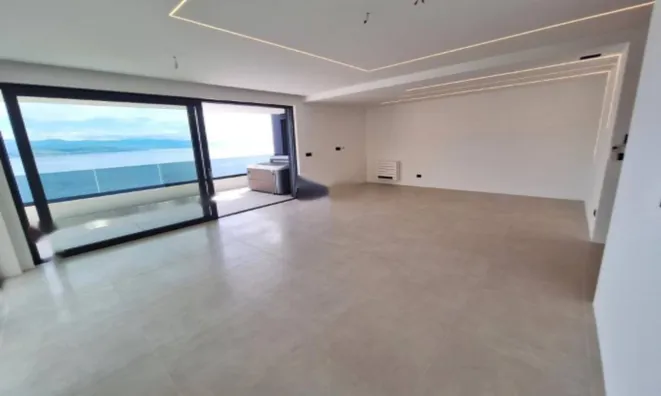 Недвижимость Трёхкомнатная квартира в центре: 11