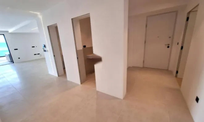 Недвижимость Трёхкомнатная квартира в центре: 14