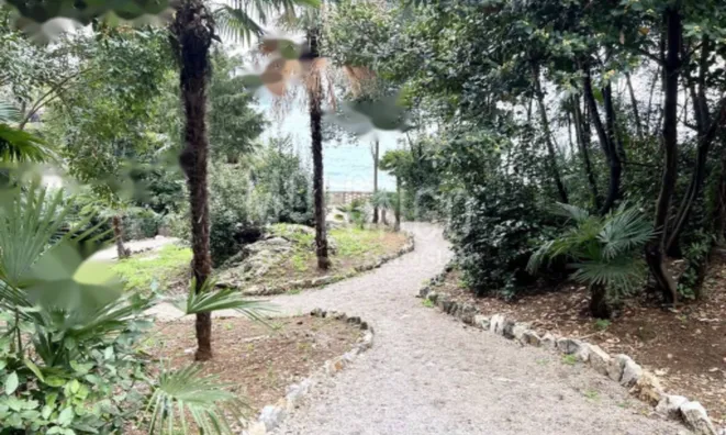 Недвижимость Двухкомнатная квартира в центре: 11