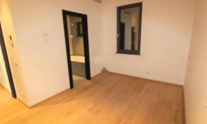 Недвижимость Двухкомнатная квартира в центре: 3