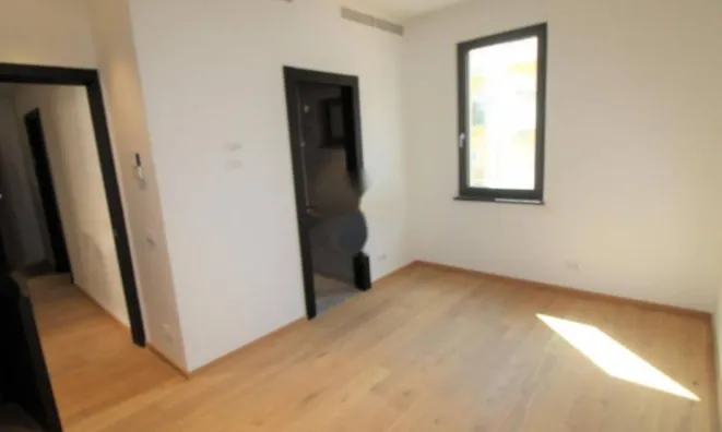 Недвижимость Двухкомнатная квартира в центре: 4