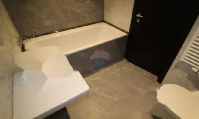 Недвижимость Двухкомнатная квартира в центре: 5