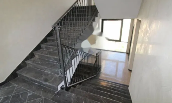 Недвижимость Двухкомнатная квартира в центре: 11