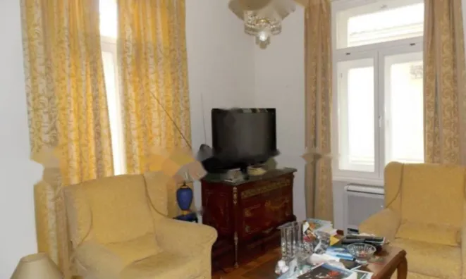 Недвижимость Трехкомнатная квартира, центр: 2