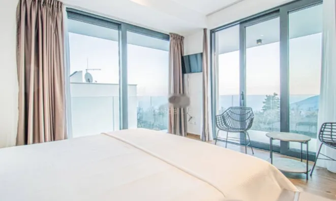 Недвижимость Семейный дом 296 м², Запад: 3