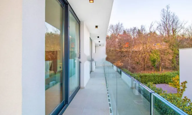 Недвижимость Семейный дом 296 м², Запад: 5