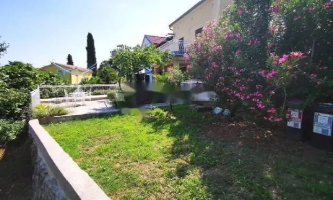 Недвижимость Трехкомнатная квартира в центре: 2