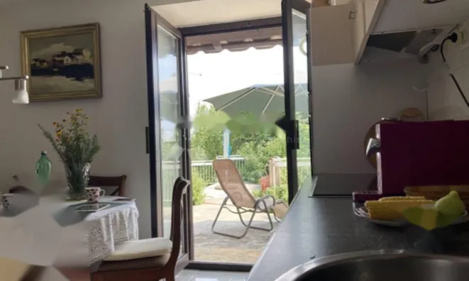 Недвижимость Трехкомнатная квартира в центре: 8