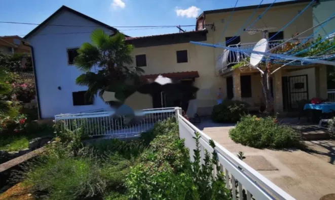 Недвижимость Трехкомнатная квартира в центре: 9