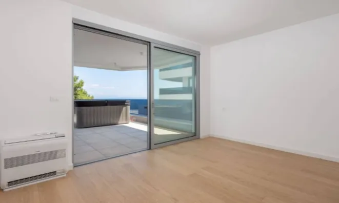 Недвижимость Трёхкомнатная квартира Центр: 24