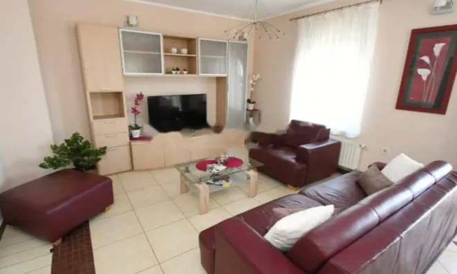 Недвижимость Четырехкомнатная квартира в центре: 2