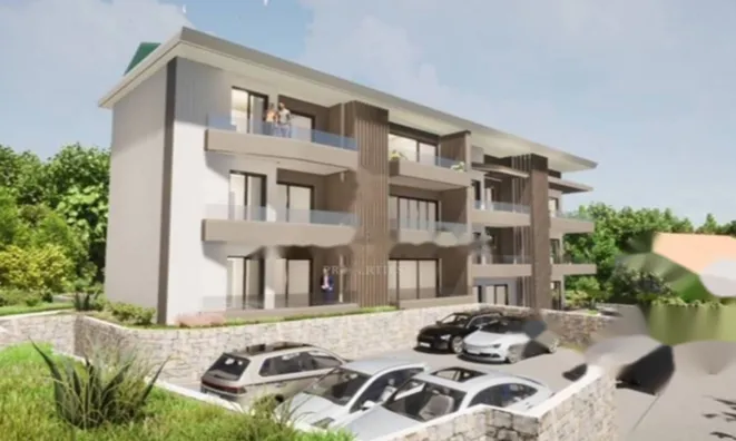 Недвижимость Трехкомнатная квартира в центре: 2