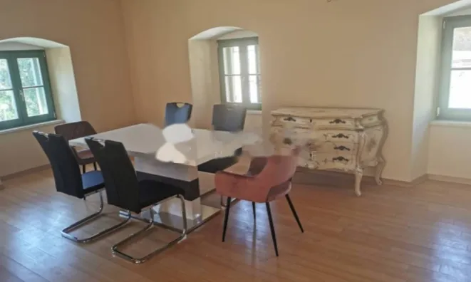 Недвижимость Трехкомнатная квартира в центре: 2