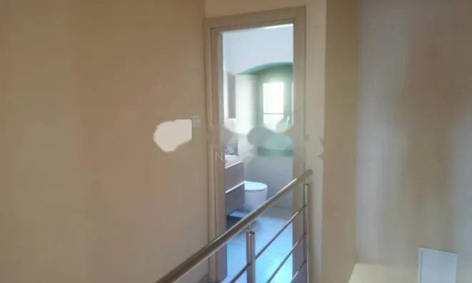 Недвижимость Трехкомнатная квартира в центре: 6