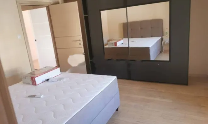 Недвижимость Трехкомнатная квартира в центре: 8